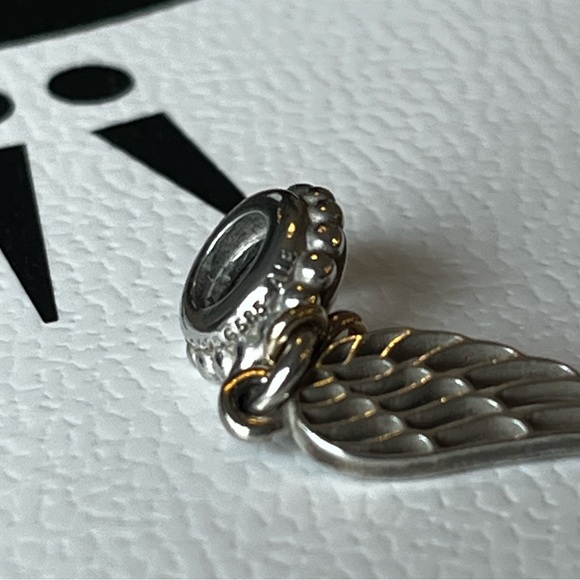 Pandora Angel Wing & Heart Dangle Charm - Picture 3 of 3